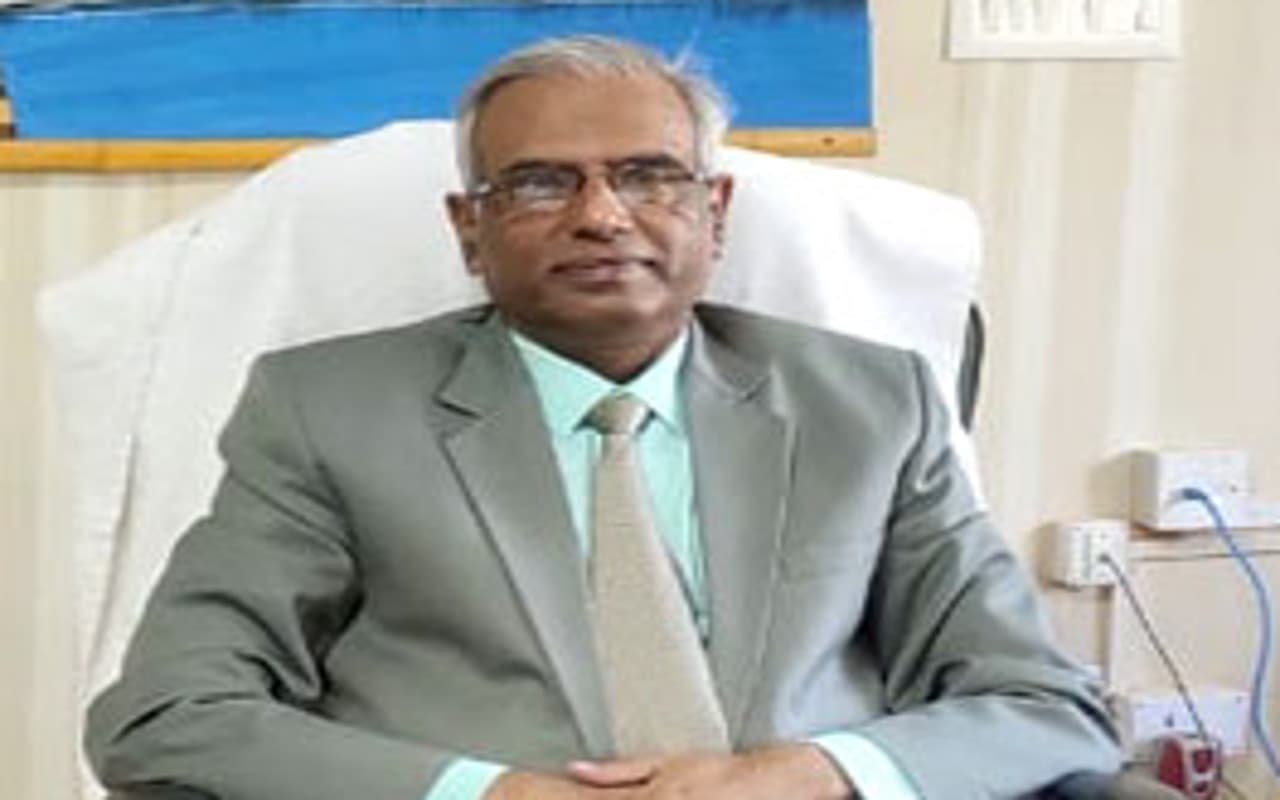 झारखंड: रिम्स डायरेक्टर पद से इस्तीफा देने के बाद डॉ कामेश्वर प्रसाद ने खोली पोल, गिनायी कई खामियां