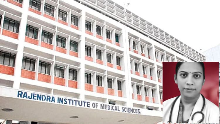 Dr. Archana Sharma Suicide Case: रिम्स में OPD सेवा बंद, गंभीर मरीजों का ही हो रहा रजिस्ट्रेशन