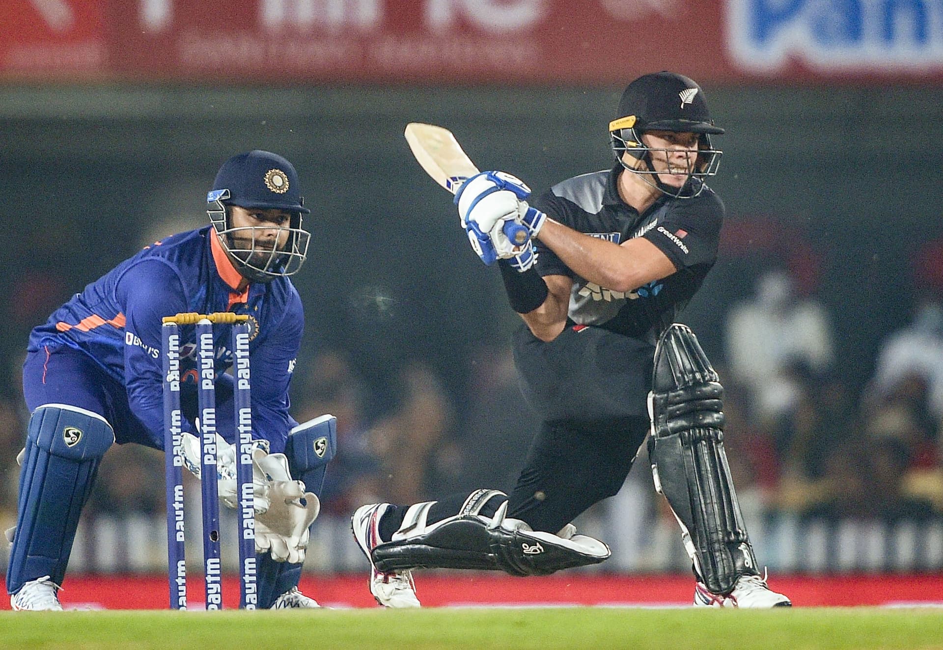 India vs New Zealand 2nd T20: रांची में टेप लगी जर्सी पहनकर मैदान पर उतरे ऋषभ पंत, सोशल मीडिया पर हो गये ट्रोल India vs New Zealand 2nd T20: रांची में टेप लगी जर्सी पहनकर मैदान पर उतरे ऋषभ पंत, सोशल मीडिया पर हो गये ट्रोल
