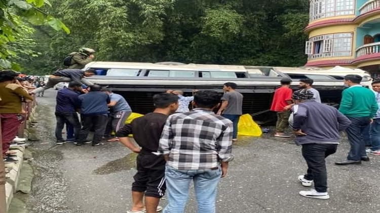 Jharkhand: सिक्किम बस दुर्घटना पर राजनेता जता रहे चिंता, स्वस्थ-सुरक्षित रहने की कर रहे कामना