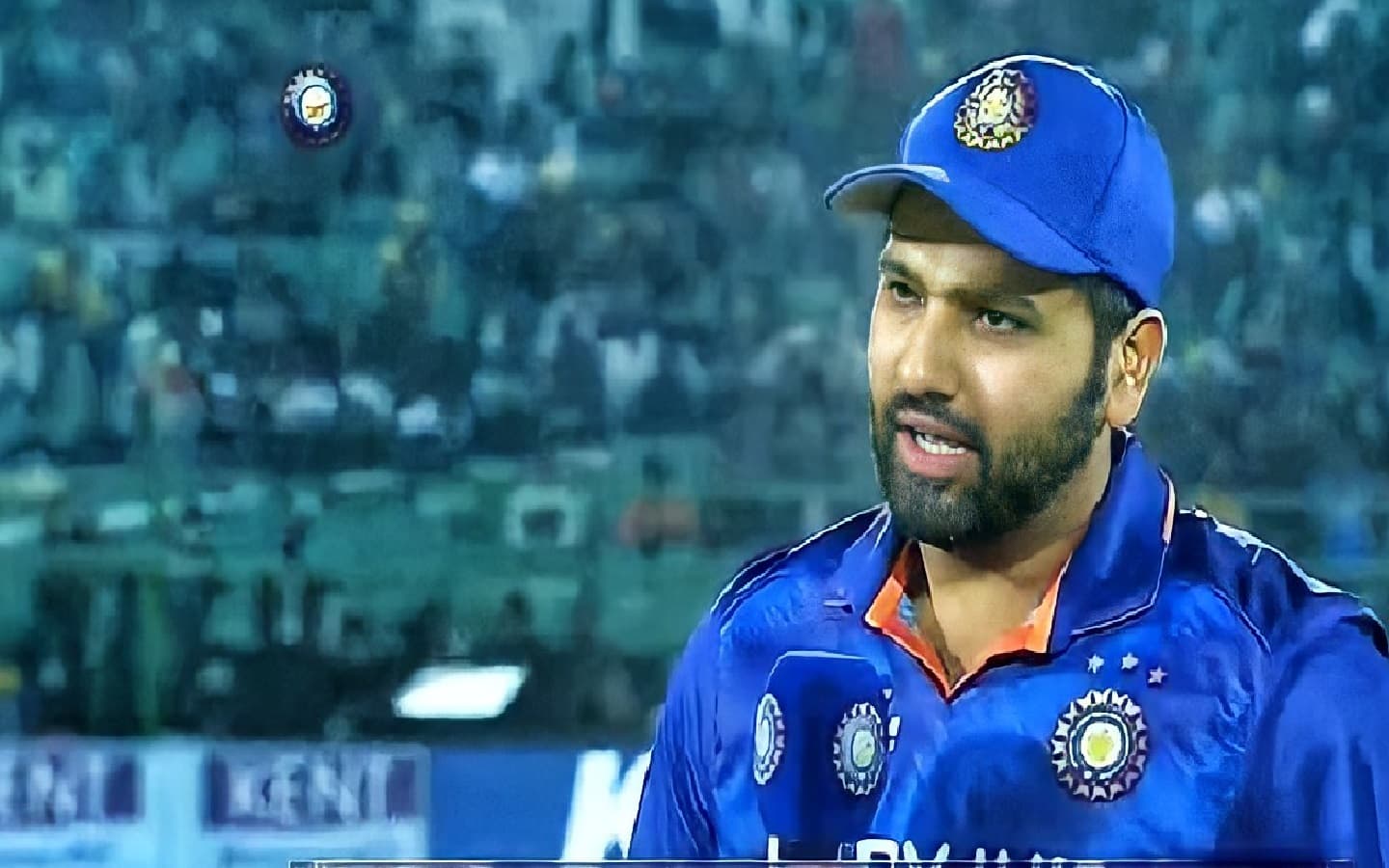 Rohit Sharma First Interview : कप्तान बनने के बाद रोहित शर्मा का धांसू इंटरव्यू, बताया अपना विजन, देखें वीडियो Rohit Sharma First Interview : कप्तान बनने के बाद रोहित शर्मा का धांसू इंटरव्यू, बताया अपना विजन, देखें वीडियो