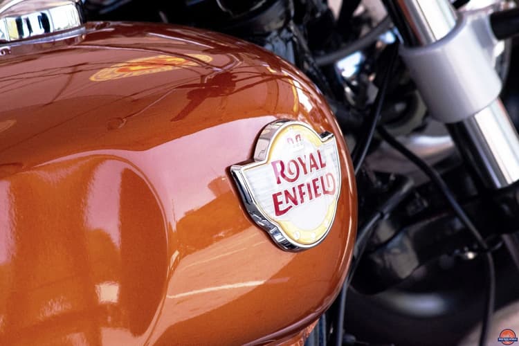 Royal Enfield Meteor 350 की तस्वीरें लीक, तीन वेरिएंट्स में आयेगी नयी बाइक