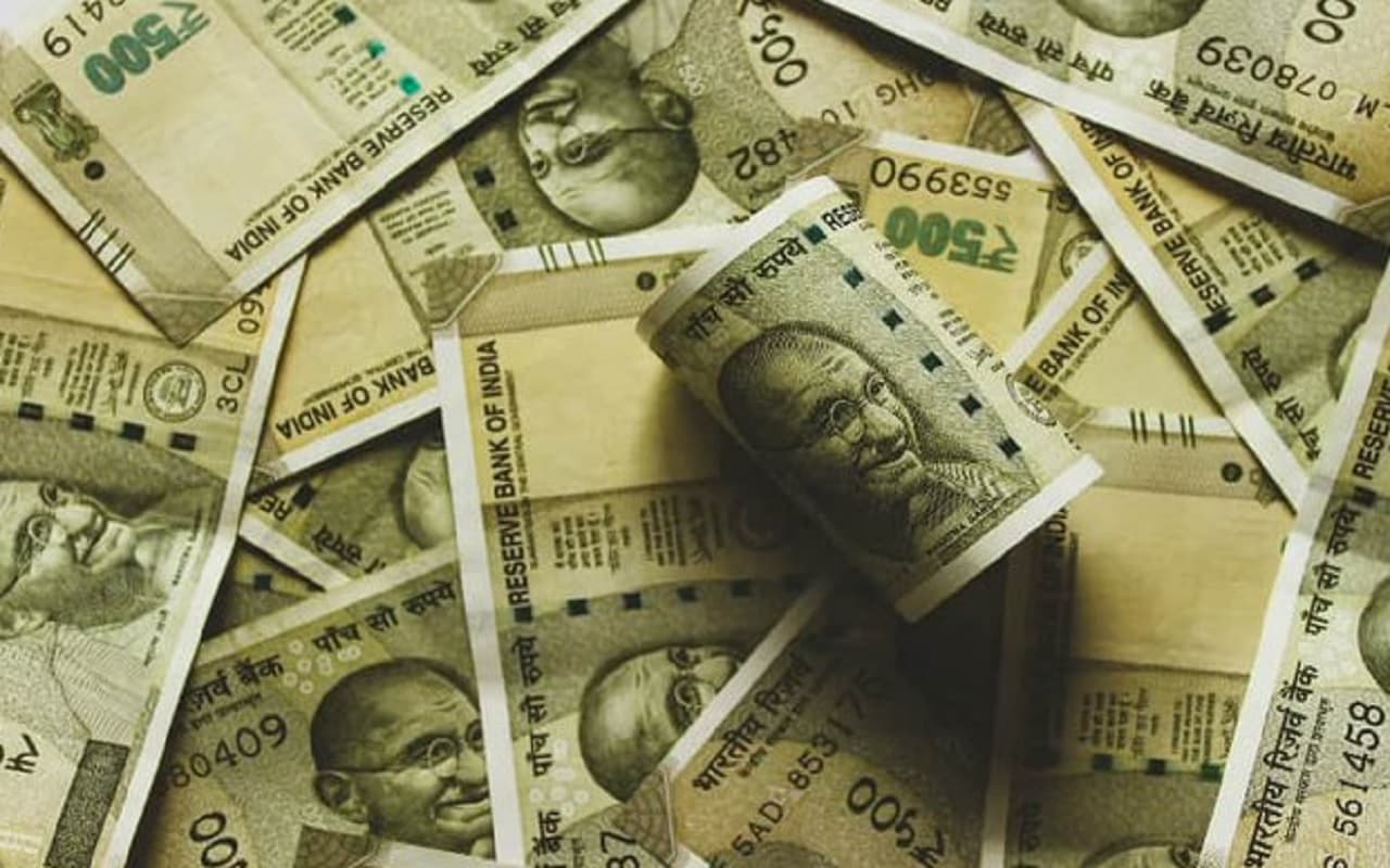 बिहार के गया में पांच लाख के नकली नोट बरामद, प्रिंट मशीन के साथ दो धंधेबाज गिरफ्तार