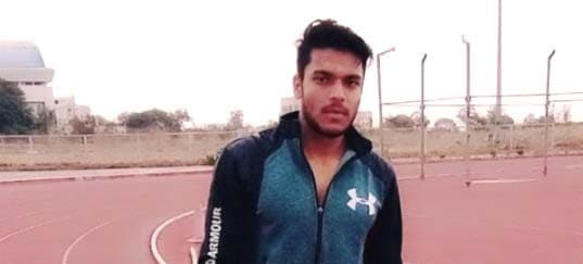 लॉन्ग जंप में झारखंड का नाम रोशन करनेवाले राष्ट्रीय खिलाड़ी ऋतिक आनंद का सपना कैसे बिखर गया, पढ़िए ये रिपोर्ट लॉन्ग जंप में झारखंड का नाम रोशन करनेवाले राष्ट्रीय खिलाड़ी ऋतिक आनंद का सपना कैसे बिखर गया, पढ़िए ये रिपोर्ट