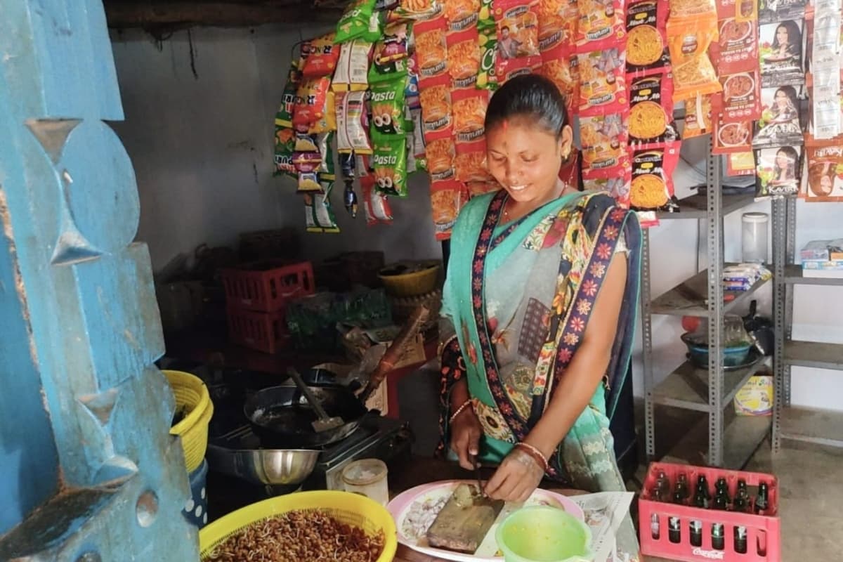Explainer: फूलो झानो आशीर्वाद अभियान से कैसे बदल गयी हड़िया-शराब बेचने वाली महिलाओं की जिंदगी?