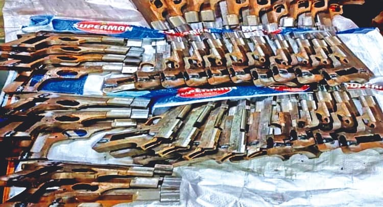 शेखपुरा में जदयू नेता के घर मिला हथियारों का जखीरा, पुलिस ने किया गिरफ्तार