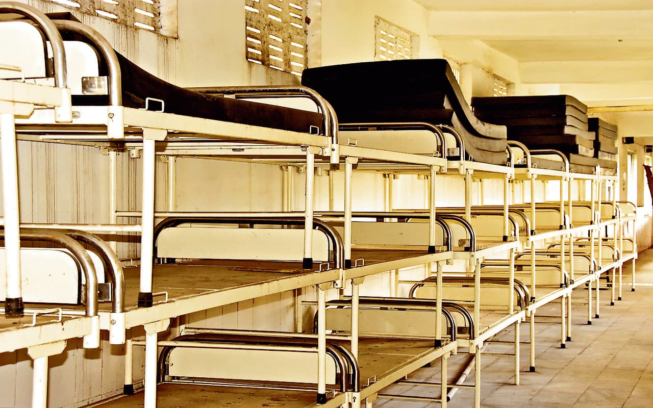 कैसे सुधरेगी बिहार की स्वास्थ्य व्यवस्था? गया के अस्पताल में बंद मिले सभी कमरे, मौजूद था बस एक डेंटिस्ट