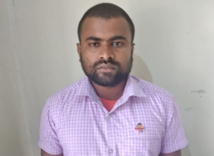 CRPF जवान के बैंक खाते से पैसा उड़ाने वाला साइबर अपराधी सद्दाम शेख देवघर से गिरफ्तार