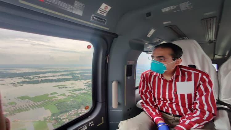 साहिबगंज में बाढ़ प्रभावित क्षेत्रों का जायजा लेने पहुंचे झारखंड के अधिकारी,जल्द राहत पहुंचाने का दिया निर्देश