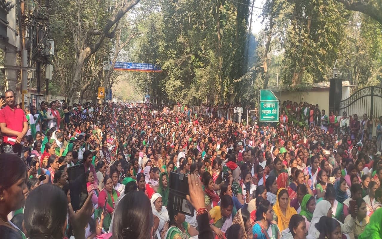 झारखंड: रांची में मोरहाबादी से डीसी आवास पहुंचकर सहियाओं ने किया शक्ति प्रदर्शन, मिला ये आश्वासन