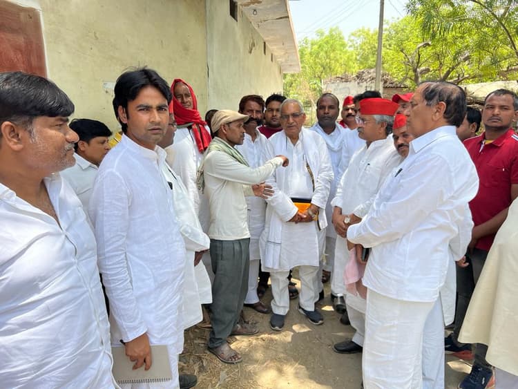 नवाबगंज हत्याकांड: सपा प्रतिनिधिमंडल ने बीजेपी सरकार को घेरा, बोले- बीजेपी सरकार सो रही चैन की नींद