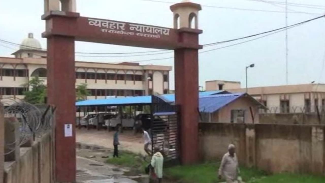 Jharkhand : सरायकेला की अदालत ने सुनाया फैसला, ब्राउन शुगर की बिक्री करने वाले दो दोषियों को 1 साल की सजा
