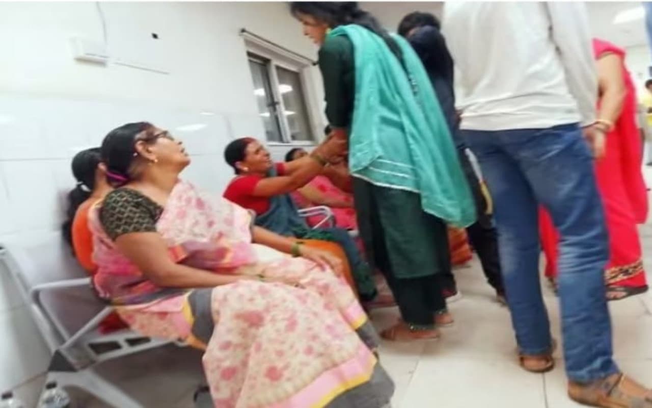 झारखंड : पलामू में BSF जवान ने महिला सहित 4 लोगों पर तलवार से किया हमला, पीडीएस डीलर की हुई मौत