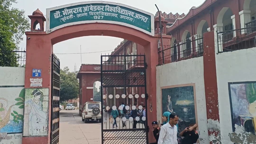 आगरा: एमबीबीएस-बीएएमएस की कॉपी बदलने के मामले में जांच तेज, ED ने 9 आरोपियों के खिलाफ चार्जशीट की दाखिल आगरा: एमबीबीएस-बीएएमएस की कॉपी बदलने के मामले में जांच तेज, ED ने 9 आरोपियों के खिलाफ चार्जशीट की दाखिल
