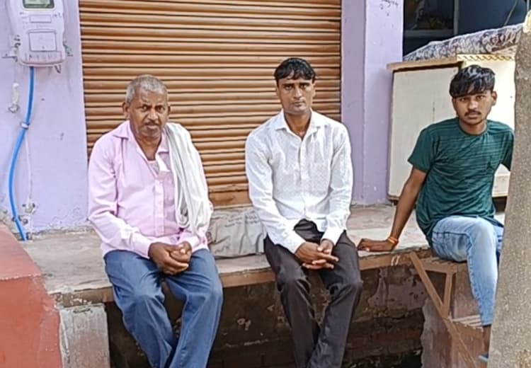 लालच में आकर पिता ने पर्ची के खेल में गवाए बेटे के ऑपरेशन के पैसे