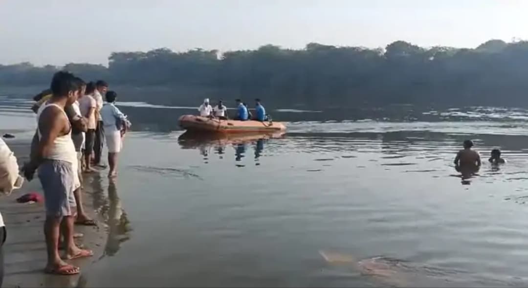 Ganesh Visarjan 2023 : आगरा में यमुना से एक युवक का शव बरामद , दो युवकों की तलाश जारी