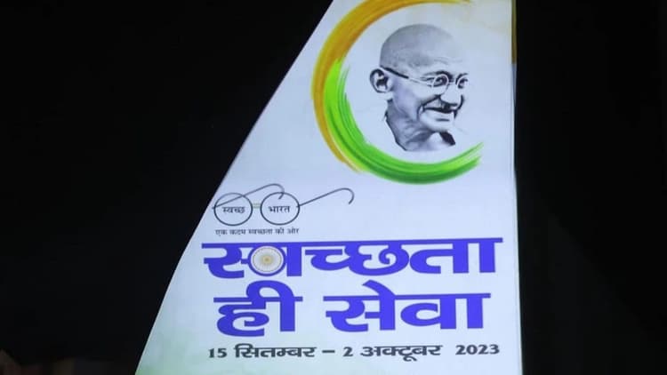 आगरा: गांधी जयंती पर शहीद स्मारक पर किया गया लाइट एंड साउंड शो, आज और कल भी होगा आयोजन