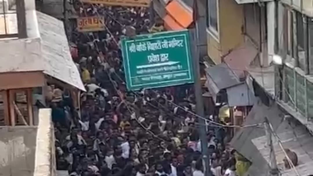 UP News : गांधी जयंती की छुट्टी पर मथुरा- वृंदावन में अपार भीड़, 10 लाख श्रद्धालु पहुंचने से इंतजाम ध्वस्त