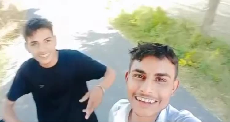 VIDEO : "अभी तो सिर्फ एक गोली मारी है, 39 अभी बाकी हैं " Agra में छात्रों ने टीचर को गोली मारकर रील बनाई