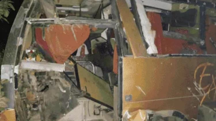 आगरा-लखनऊ एक्सप्रेसवे पर पलटी बस, हादसे में 30 से अधिक यात्री घायल, 9 की हालत गंभीर