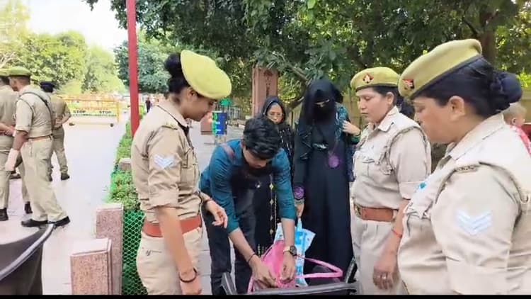 UP News : ताजमहल पर बढ़ाई गई सुरक्षा व्यवस्था, केरल हादसे के बाद अलर्ट हुआ जारी