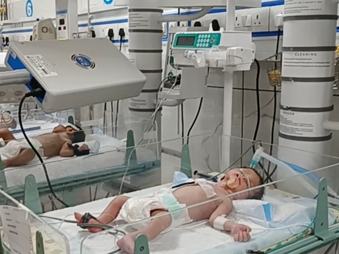 Agra : अविवाहित जैसे ही अपने नवजात को अस्पताल में छोड़कर गई , बच्चे की लगने लगी बोली, CMO ने दिए जांच के आदेश