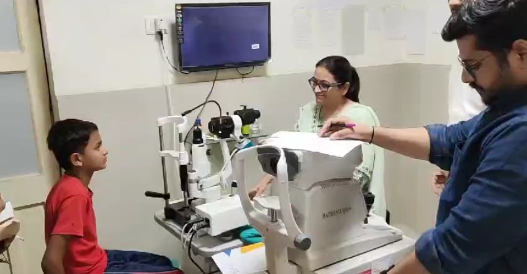 Agra में बढ़ते वायु प्रदूषण से आंखों में दिक्कतें, डॉक्टर दे रहे ये टिप्स Agra में बढ़ते वायु प्रदूषण से आंखों में दिक्कतें, डॉक्टर दे रहे ये टिप्स