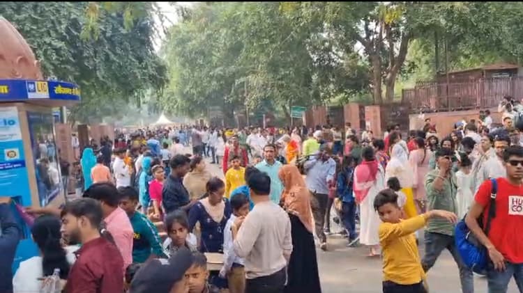 Agra : एसीपी ताज सुरक्षा की सख्ती का नहीं हुआ असर, पर्यटकों को परेशान करने लगे लपके