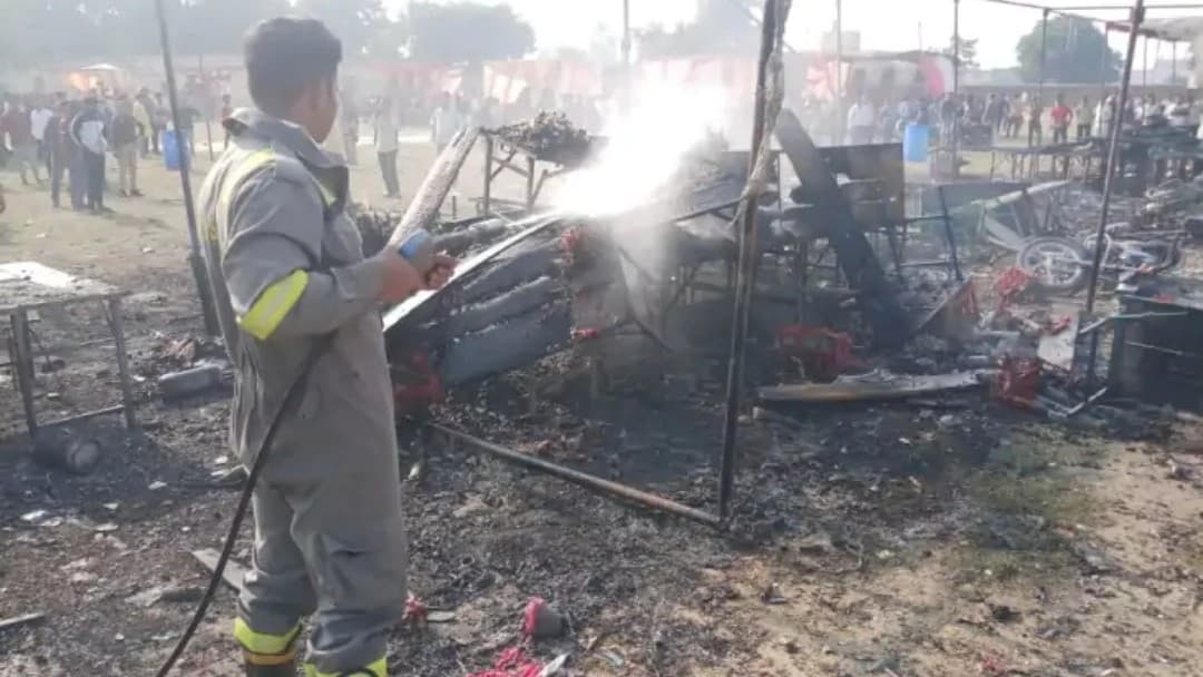 मथुरा पटाखा मार्केट अग्निकांड: किशोर की दिल्ली के एम्स में इलाज के दौरान मौत, अब तक पांच लोगों ने दम तोड़ा
