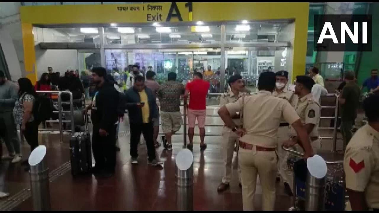Bomb Threat: जामनगर एयरपोर्ट से रवाना हुआ रूसी विमान, बम की खबर के बाद हुई थी इमरजेंसी लैंडिंग