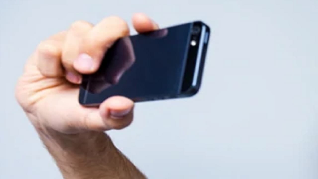 Bihar News: सेल्फी के चक्कर में हुआ हादसा, सिक्किम घूमने पहुंचा बिहार का युवक नदी में गिरा, तलाश जारी Bihar News: सेल्फी के चक्कर में हुआ हादसा, सिक्किम घूमने पहुंचा बिहार का युवक नदी में गिरा, तलाश जारी