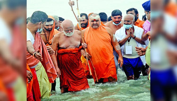 Makar Sankranti 2021: 15 लाख से अधिक श्रद्धालु गंगासागर पहुंचे, 51 लाख ने कपिल मुनि आश्रम का किया दर्शन