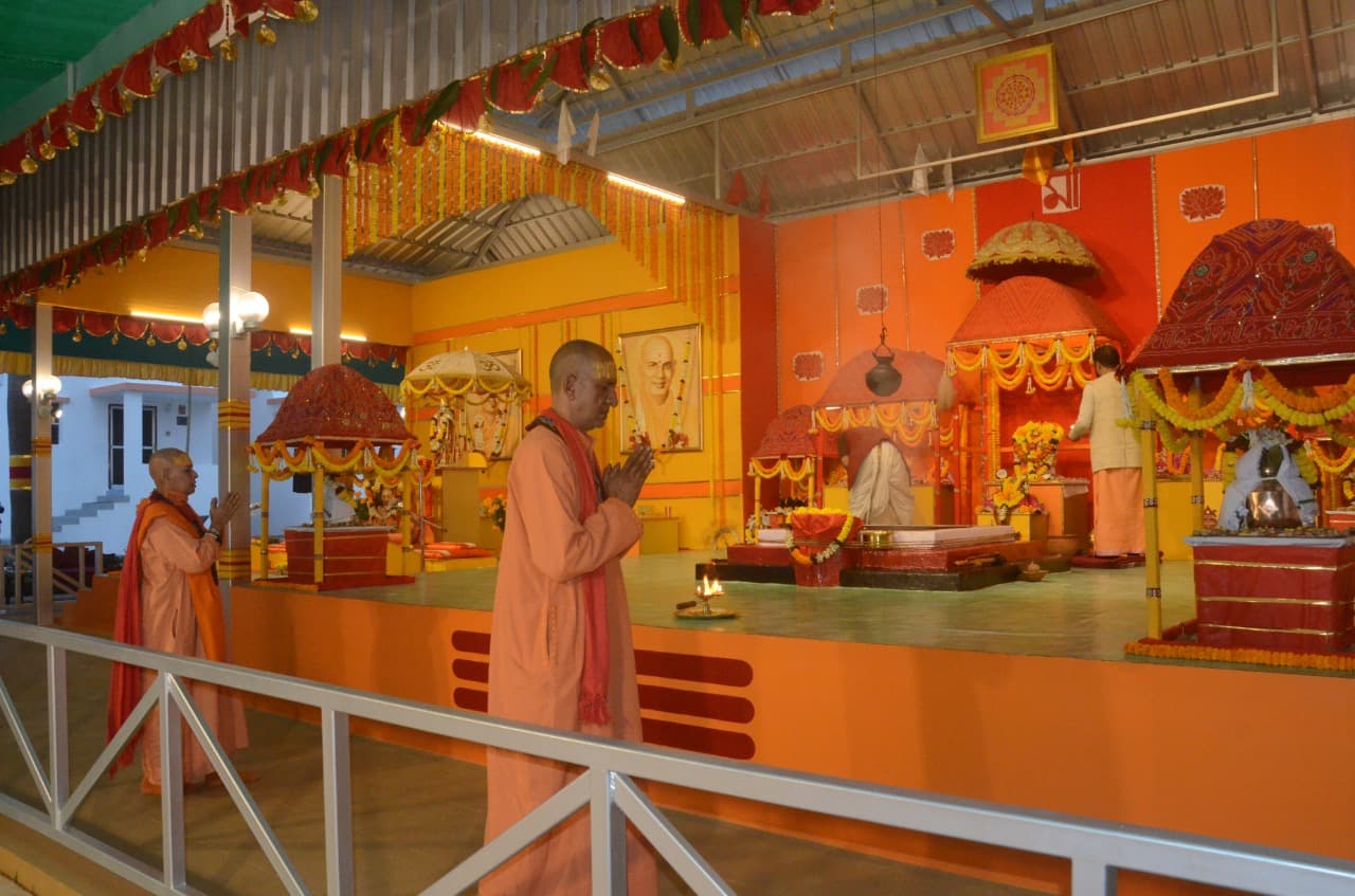 देवघर रिखियापीठ के शतचंडी महायज्ञ में बोले स्वामी निरंजनानंद, राग-द्वेष से नहीं होती कोई कामना पूरी