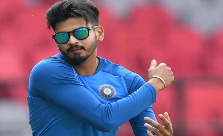 IPL 2022: केकेआर ने होली के दिन लॉन्च की अपनी नयी जर्सी, इस रूप में नजर आयेंगे शाहरुख के नाइट राइडर्स