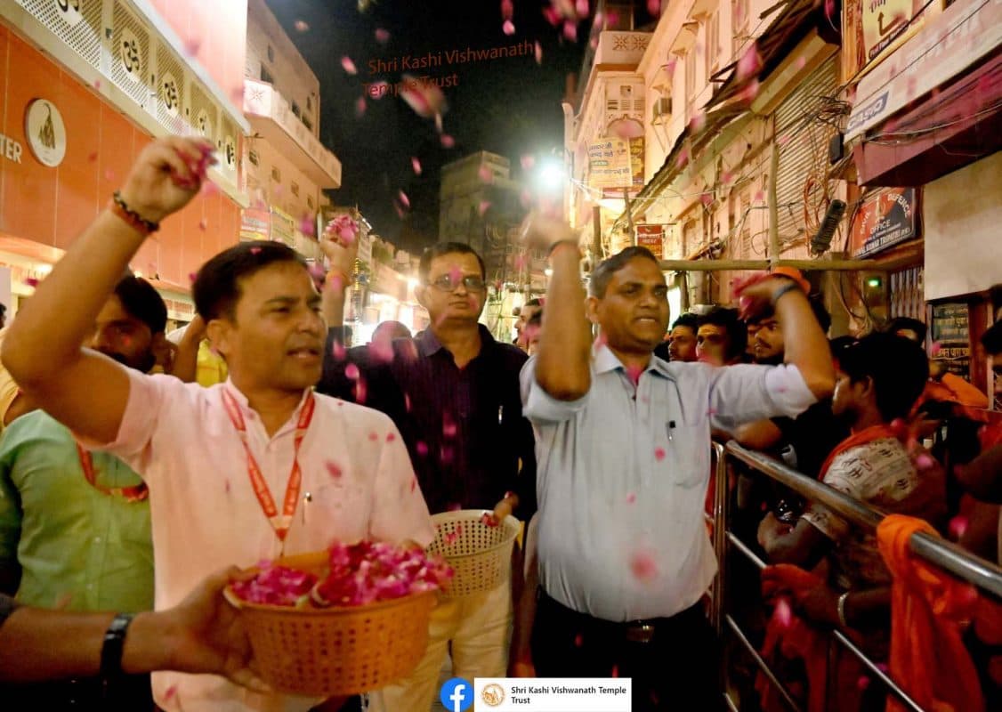 सावन के दूसरे सोमवार पर काशी विश्वनाथ का लाखों श्रद्धालुओं ने किया जलाभिषेक, CM योगी आदित्यनाथ ने मांगी मन्नत