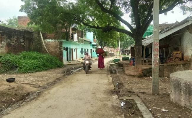 युवक की मौत के बाद गांव में पसरा सन्नाटा