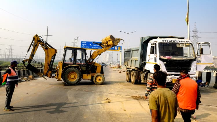 Delhi-Haryana Singhu Border Reopened: एक साल बाद खुला ये बॉर्डर, सड़कों की रिपेयरिंग के बाद दौड़ेंगे भारी वाहन