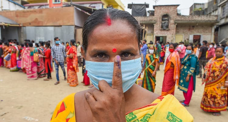 उत्तर 24 परगना और पूर्वी बर्दवान में छिटपुट हिंसा के बीच बंगाल के 4 जिलों की 43 विधानसभा सीटों पर 79.09 फीसदी मतदान