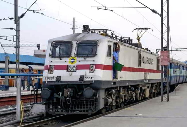 IRCTC/Indian Railways News : बरकाकाना-डेहरी यात्री ट्रेन का परिचालन आज से, महीनों बाद आज फिर से दौडे़गी ये पैसंजर ट्रेंन