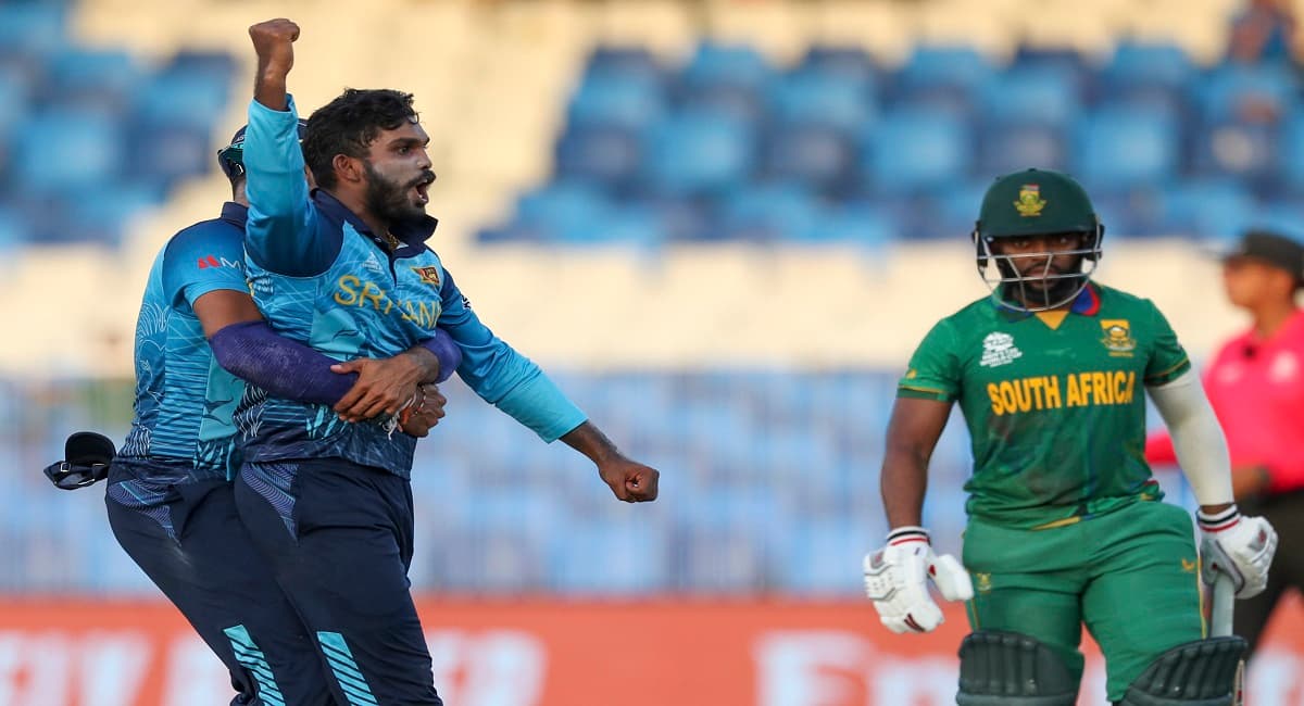 SA vs SL: वानिंदु हसरंगा टी20 और वनडे में हैट्रिक लेने वाले दुनिया के चौथे गेंदबाज, T20 WC में रचा इतिहास SA vs SL: वानिंदु हसरंगा टी20 और वनडे में हैट्रिक लेने वाले दुनिया के चौथे गेंदबाज, T20 WC में रचा इतिहास