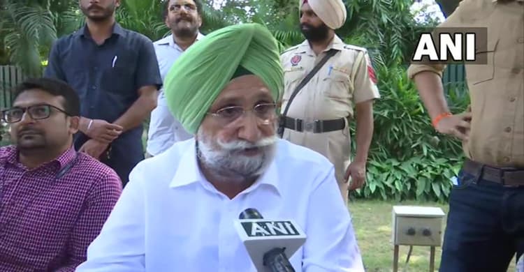 पंजाब : बीएसएफ का अधिकार बढ़ाने के मामले में विधानसभा में प्रस्ताव पास, सदन में भिड़ गए सिद्धू और मजीठिया