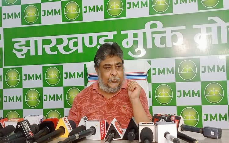 झारखंड के राज्यपाल के बयान पर JMM का पलटवार, सुप्रियो बोले- बांग्लादेशी घुसपैठिये की जगह मणिपुर की करें चिंता