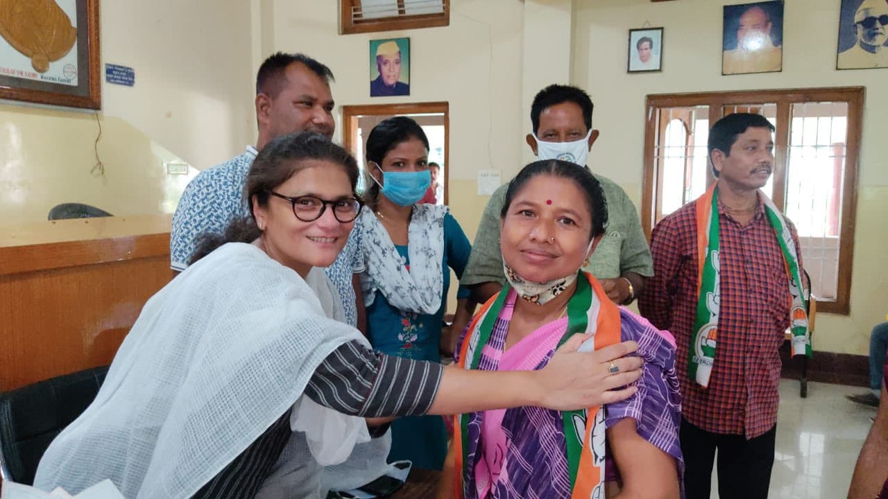 Sushmita Dev : कांग्रेस को बड़ा झटका, सुष्मिता देव ने दिया इस्तीफा, TMC में हुईं शामिल Sushmita Dev : कांग्रेस को बड़ा झटका, सुष्मिता देव ने दिया इस्तीफा, TMC में हुईं शामिल
