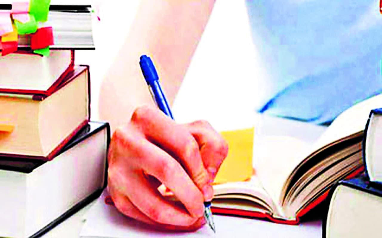 CBSE Board Exam Preparation Tips: बोर्ड परीक्षा के लिए बस एक महीना बाकी, तैयारी को ऐसे दें रफ्तार