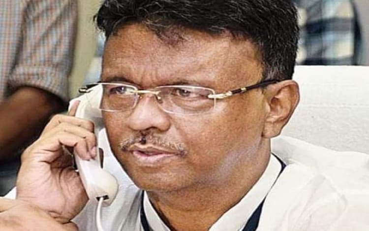पश्चिम बंगाल: बमबारी में घायल टीएमसी कार्यकर्ता की मौत, शहरी विकास मंत्री फिरहाद हाकीम ने जतायी ये आशंका