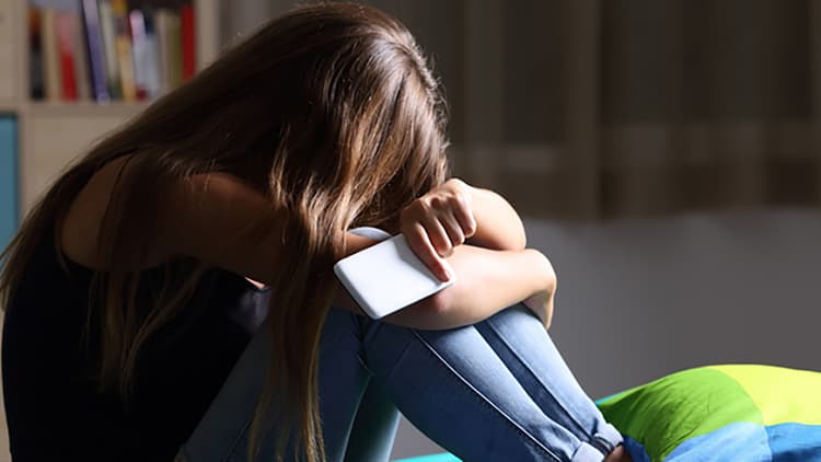 Bihar की Teenage लड़कियां अपने अभिभावकों के खिलाफ हेल्पलाइन में कर रहीं शिकायत दर्ज, जानिए क्या है मामला