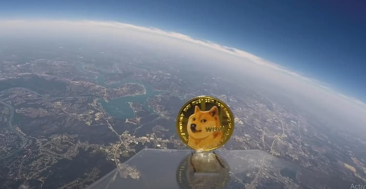 Things Sent To Space: न रॉकेट न स्पेसक्राफ्ट फिर भी आसानी से अंतरिक्ष तक भेजे जा रहे समोसे, चिकन नगेट जैसे डेली यूज के सामान, जानें इसके पीछे क्या है साइंस