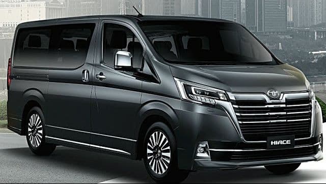 Toyota Fortuner वाले इंजन के साथ आयी 14-सीटर लग्जरी MPV HiAce, यहां जानें कीमत और खूबियां