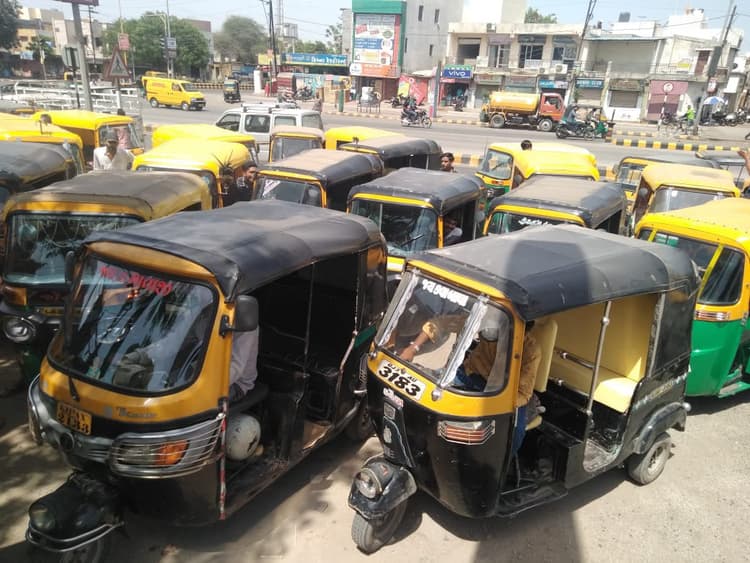 Bihar lockdown extension : पटना में अब 24 घंटे एक कॉल पर मिलेगी आटो व टैक्सी, इन नंबरों पर कर सकते हैं बुकिंग...