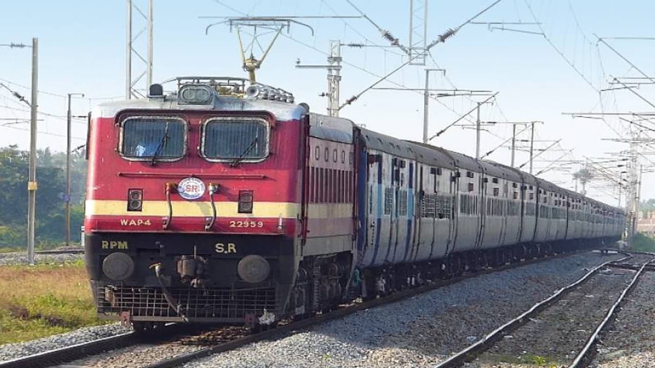 Train News: बिहार की दो दर्जन से अधिक ट्रेनें की गयीं कैंसिल, कई ट्रेनाें के रूट बदले गए, देखिए पूरी लिस्ट..
